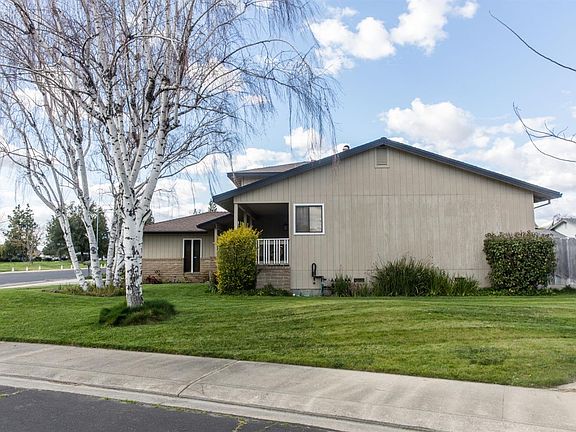 3rd image of 808 Placer Ave