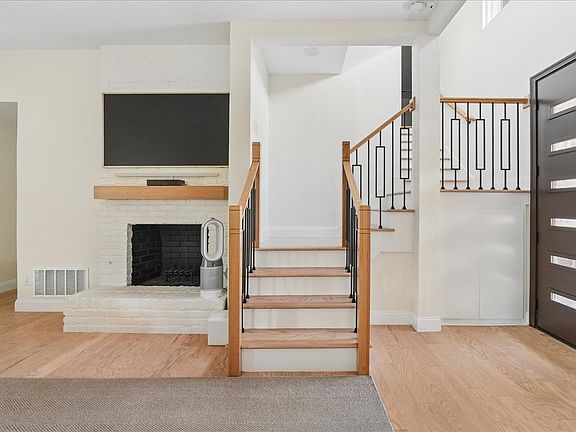4th image of 6035 Berry Trail Ct