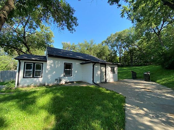 3rd image of 3515 Athlone Ave