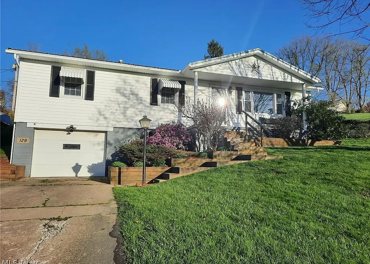 3 bed, 1.5 bath, $1,650 — Photo 1