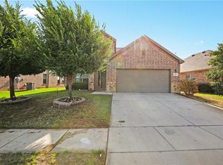 464 Paddle Dr, Crowley, TX 76036