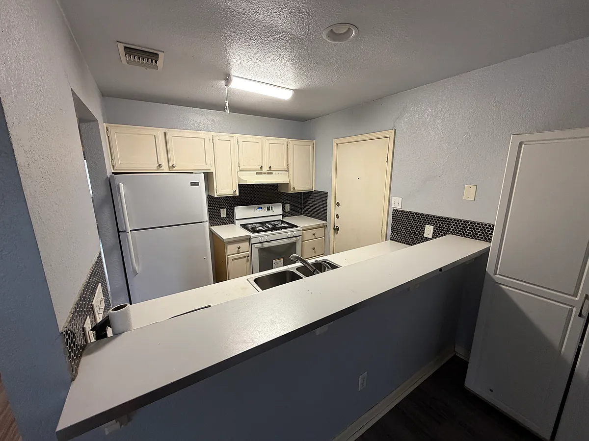 Building Photo - 1431 Hyridge Cir