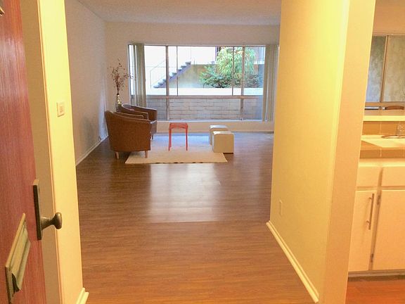 3rd image of 6250 Buckingham Pkwy Unit 94