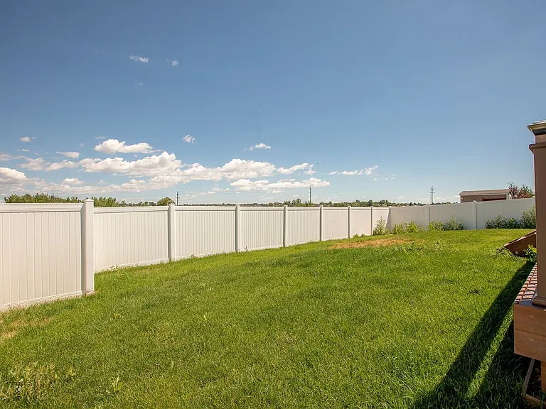 1076 Fairfield Ave — Photo 43