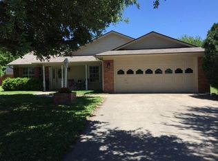 343 April Ln, Hewitt, TX 76643