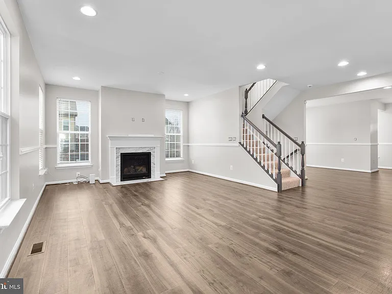 930 Forsythia Ln — Photo 21
