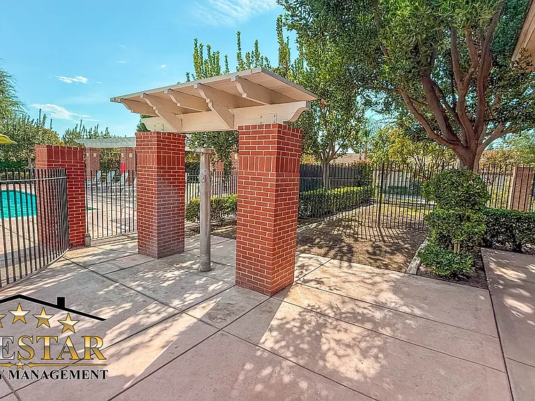 1520 Silk Tree Ct — Photo 9
