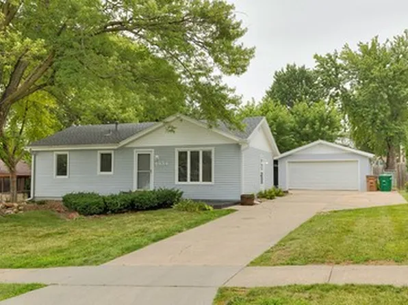 4934 Catalpa Dr, Pleasant Hill, IA 50327