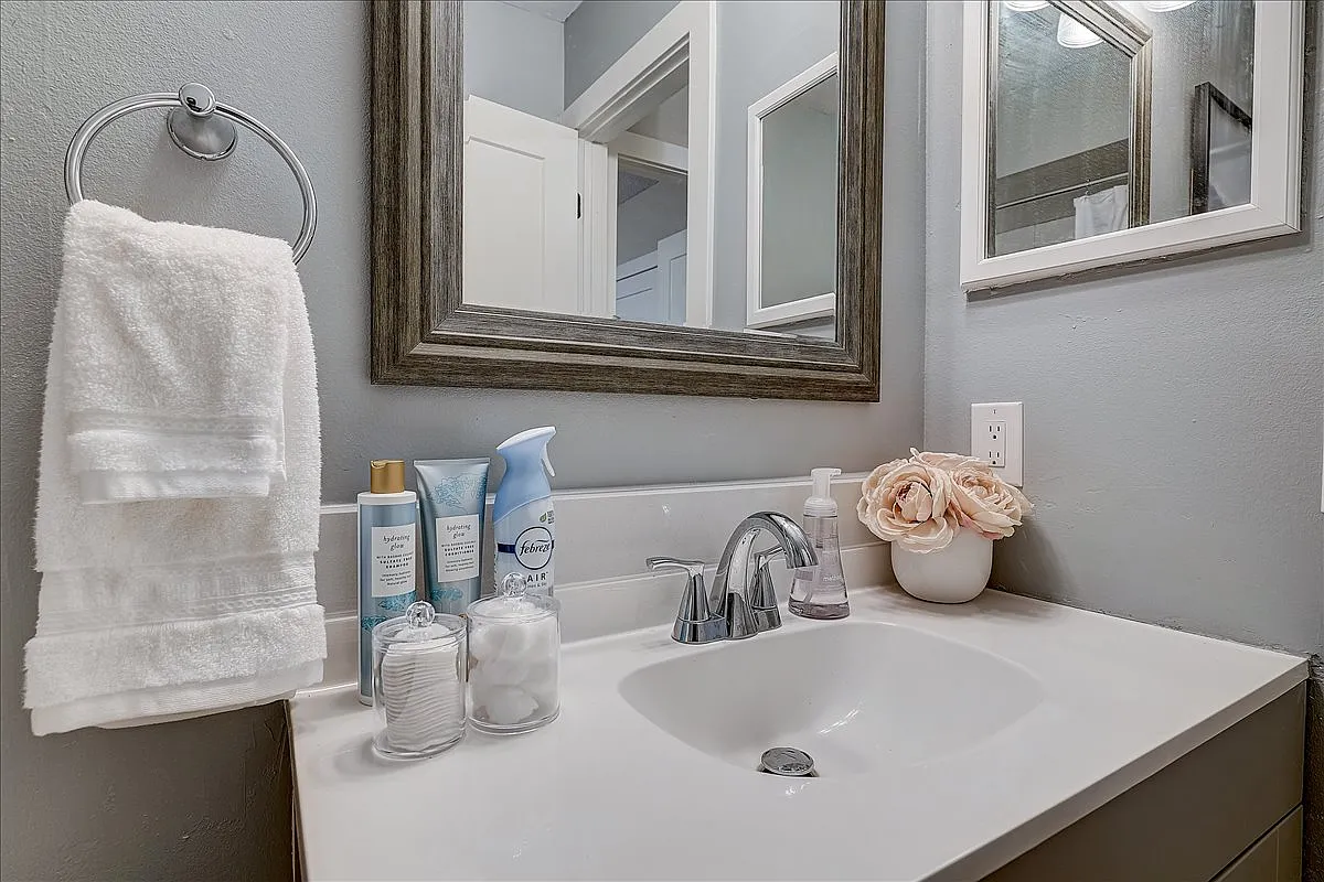 2 bed, 980 sqft, $1,950 — Photo 4