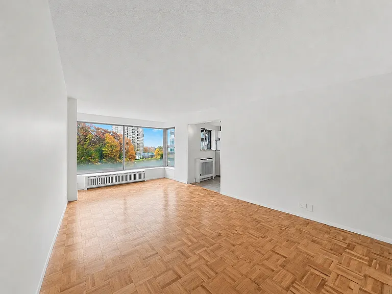 4465 Douglas Ave #9M — Photo 3