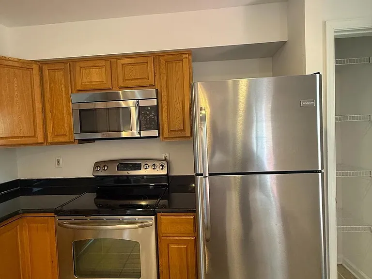 1554 Beverly Ct — Photo 11