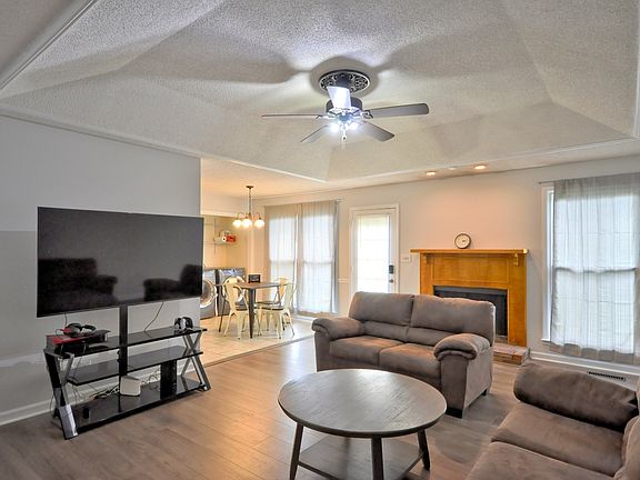 4th image of 441 Bluff Dr
