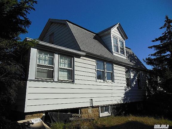 3rd image of 371 Guy Lombardo Ave