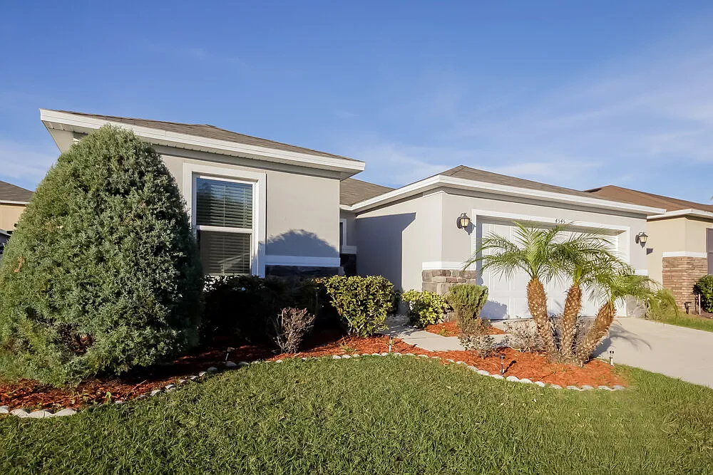 4 bed, 2.0 bath, 1894 sqft, $2,385 — Photo 3
