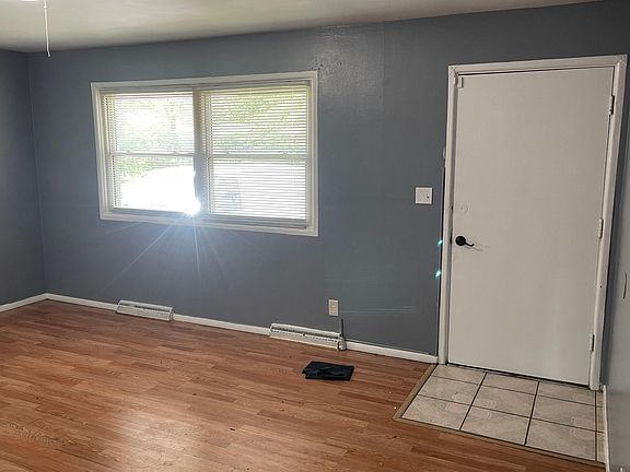 2nd image of 11832 Criterion Ave
