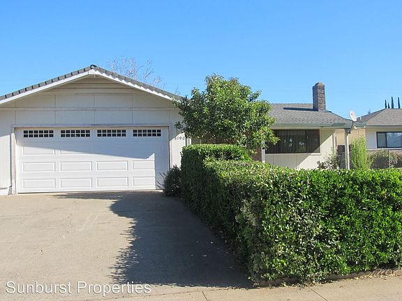 2nd image of 3190 Rosemont Dr