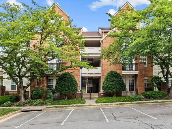 1367 Garden Wall Cir APT C, Reston, VA 20194