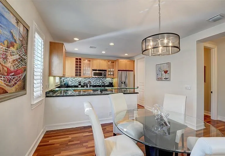 306 E Mallory Cir — Photo 12