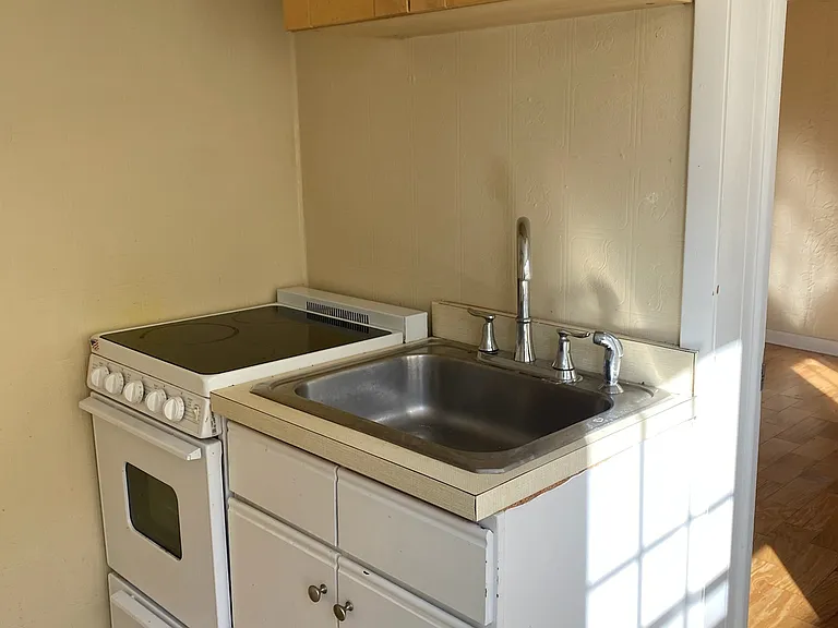 111 N Lake Ave #2 — Photo 2