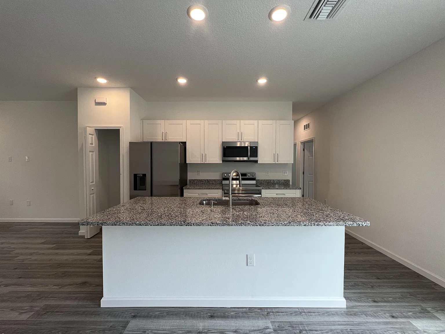 466 Tobias Street - 1 — Photo 4