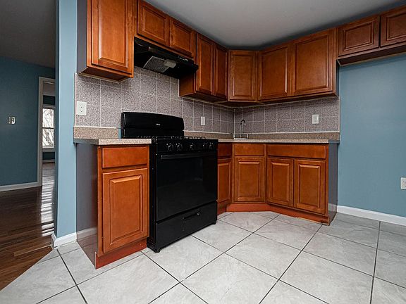 2nd image of 116 S 7th St #3A