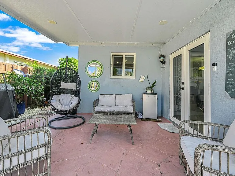 740 N 73rd Ave — Photo 43
