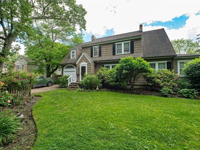41 Lake Drive, West Islip, NY, 11795