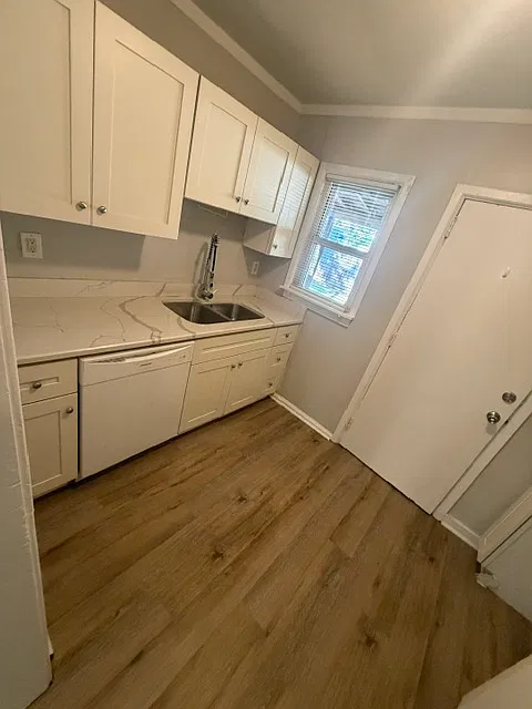 Ottawa Avenue - 3316 B — Photo 4