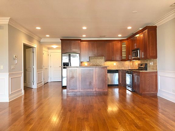 2nd image of 2904 W Belmont Ave Unit 304