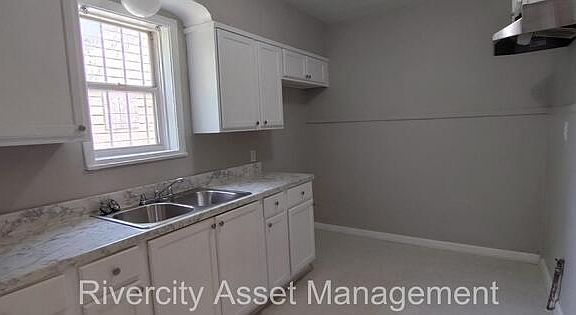 4th image of 2386 Larose Ave