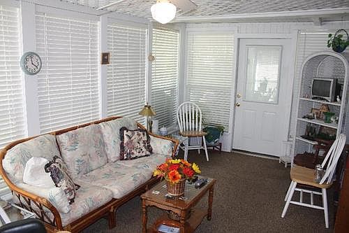 5th image of 608 Glenwood St