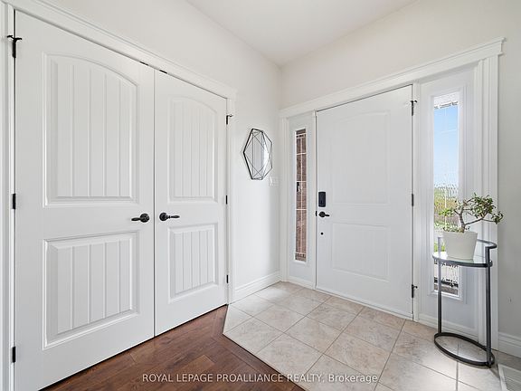 3rd image of 14 Rosslyn Dr