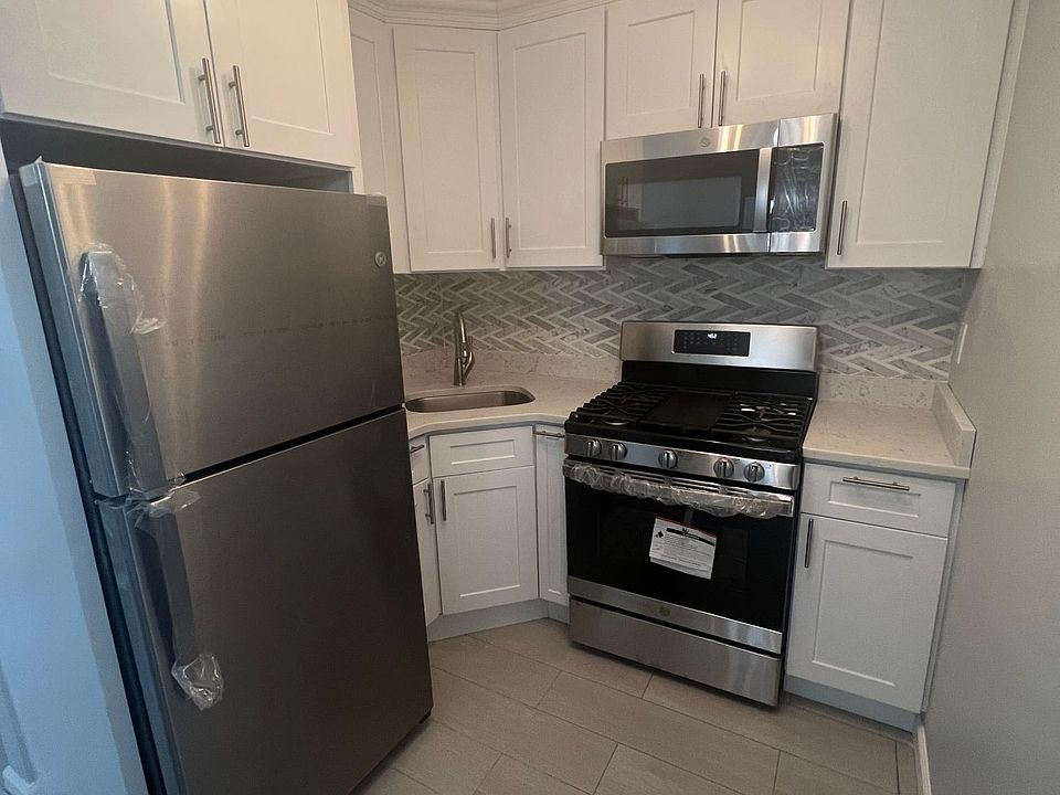 1st image of 530 Logan Ave APT 1