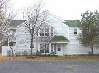 408 Edgewater Ln, Wauconda, IL