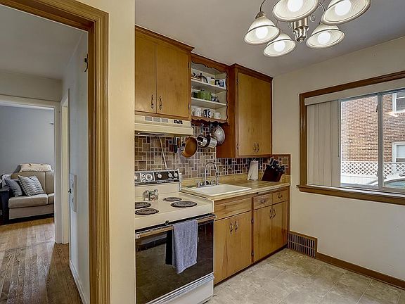 5th image of 318 E Oklahoma Ave #320