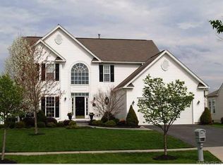 21 Parkedge Dr, Lancaster, NY 14086
