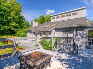 3 Twin Ponds Ct, New Fairfield, CT 06812