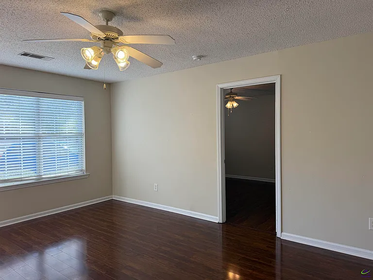 224 Katelyn Cir — Photo 3