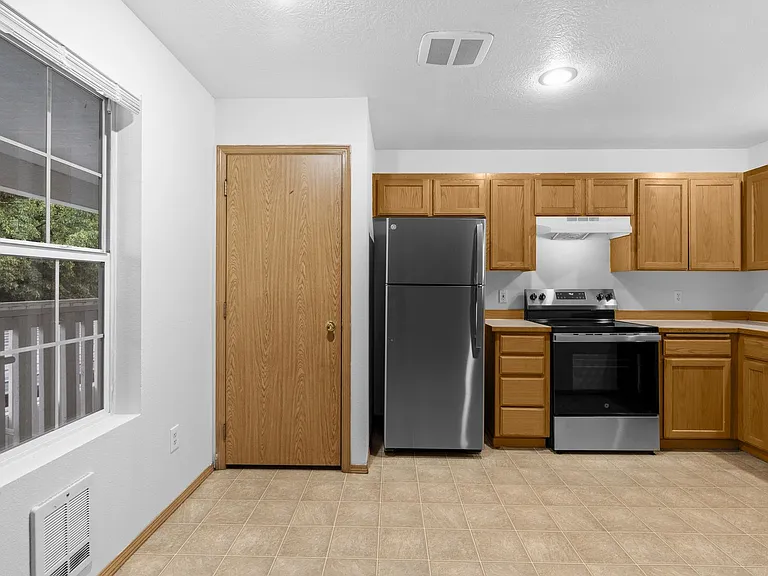 South Valley Four-Plex — Photo 10