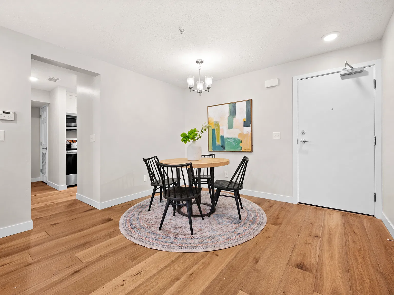2 bed, 1050 sqft, $2,000 — Photo 4