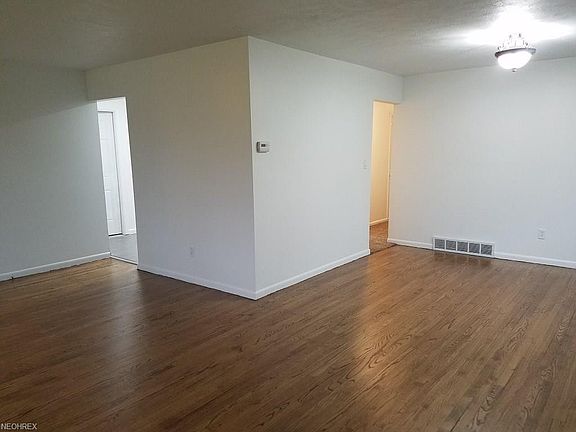 3rd image of 9583 Idlewood Dr