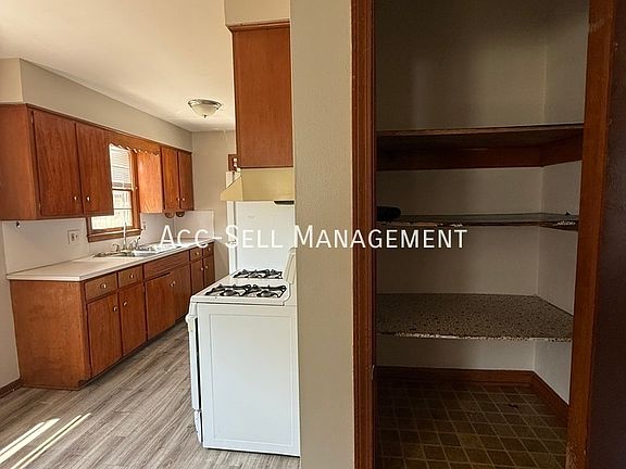 3rd image of 4325 Stuart Ave SE