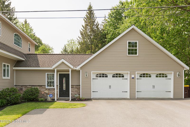 3rd image of 3 Longview Avenue
