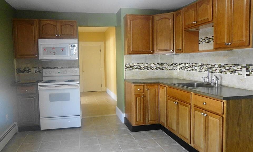 2nd image of 143 S Main St APT 4