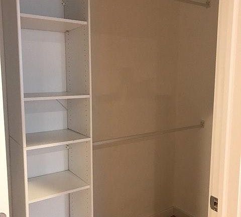 Master Bed- walking Closet