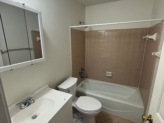 4th image of 8513 Standing Oak Dr #1