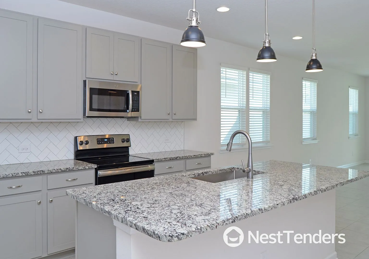 Beautiful Four Bedroom in Fernandina! — Photo 4