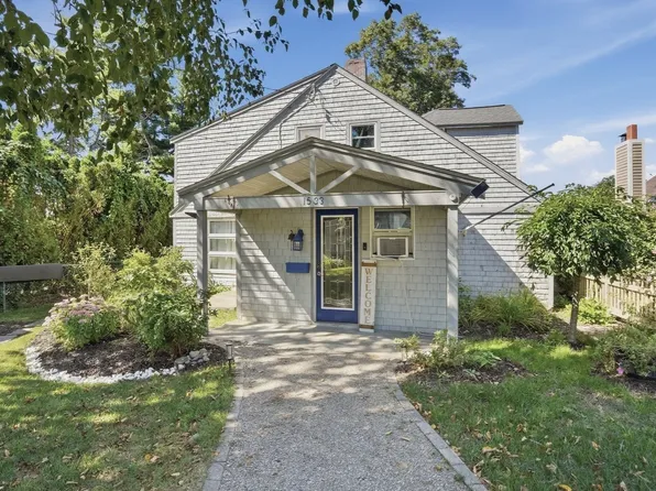 1533 Morton Ave, New Bedford, MA 02745