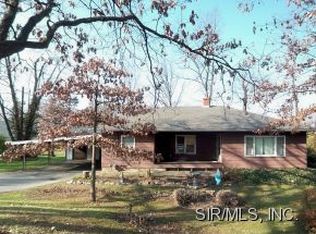 302 Ridgeway Ave, Cottage Hills, IL 62018