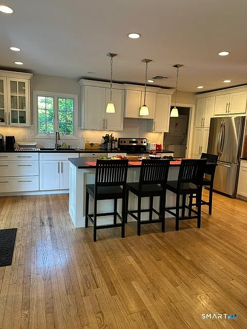 3 bed, 2.0 bath, 1337 sqft, $4,950 — Photo 4